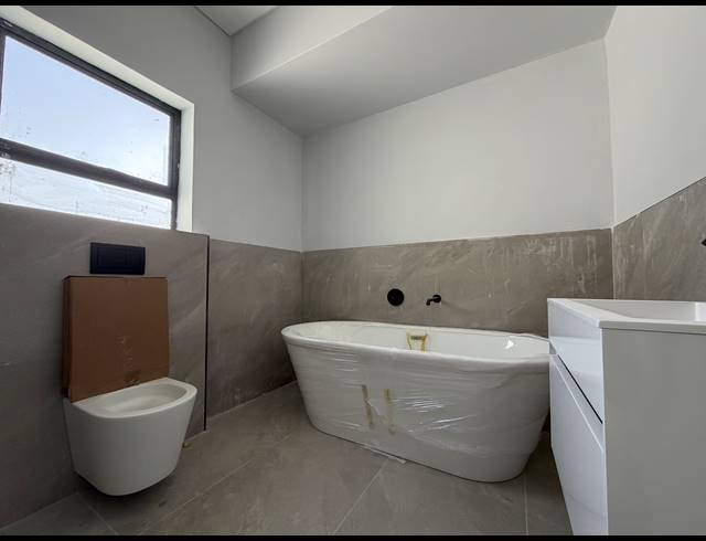 5 BEDROOM HOUSE FOR SALE IN SANDOWN